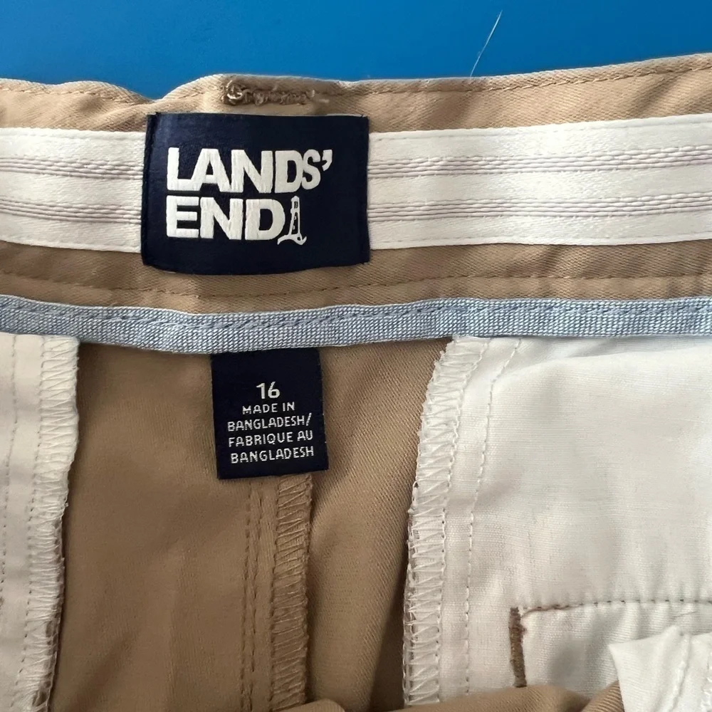 Land’s End Flat Front Stretch Chino Short. Size 16. NWOT